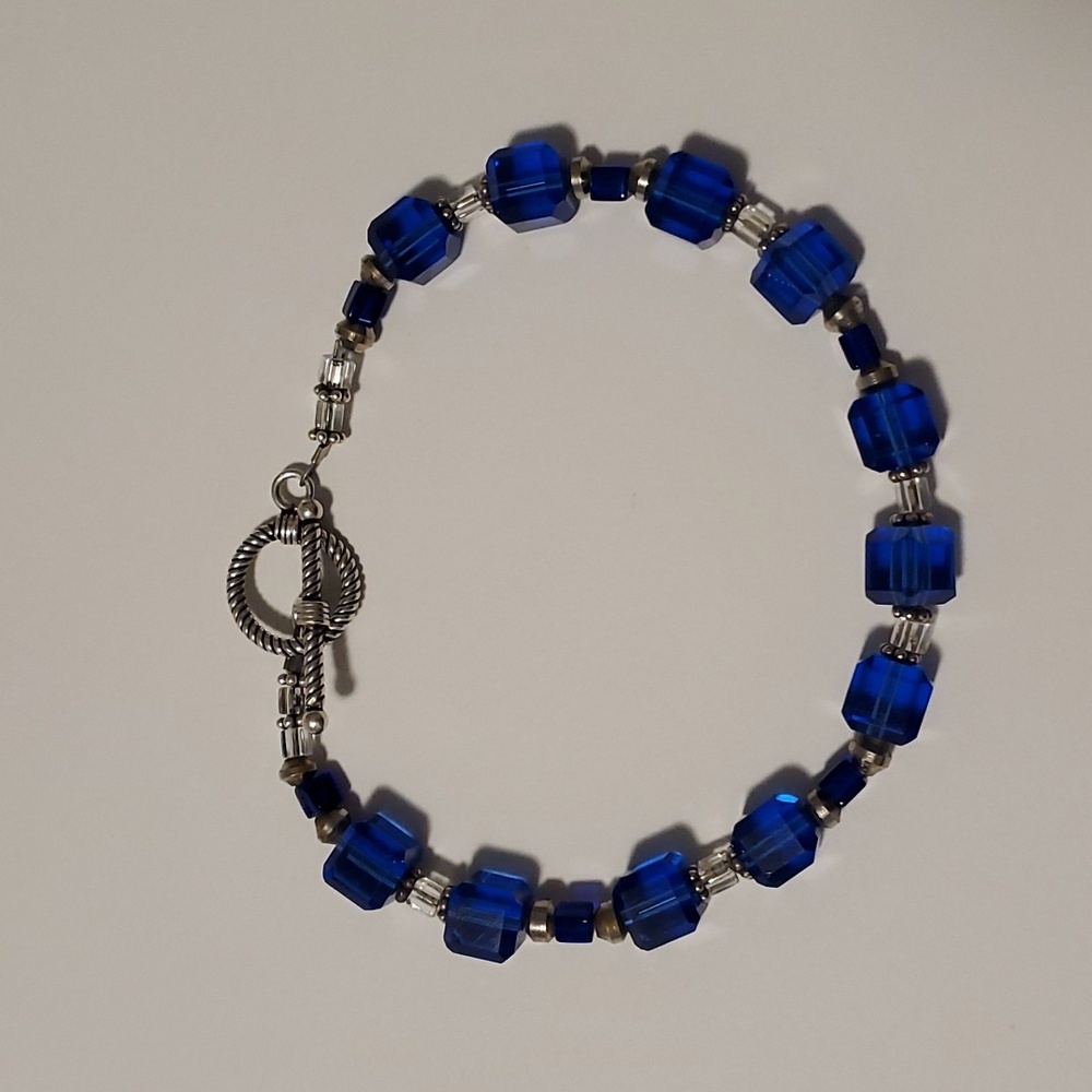 Glass Bead Bracelet - Blue w/Silver Tone Clasp